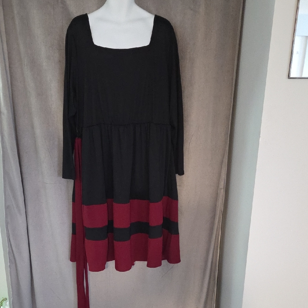 NWT BloomChic 22-24 Black and Burgundy Long Sleeve Dress